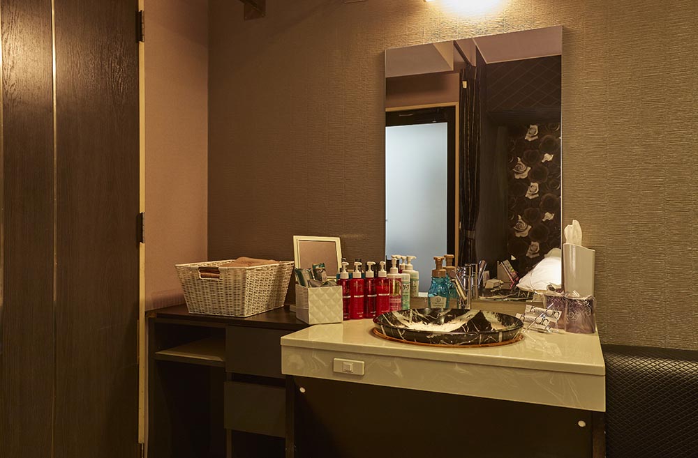 Monochro -room.NO303-